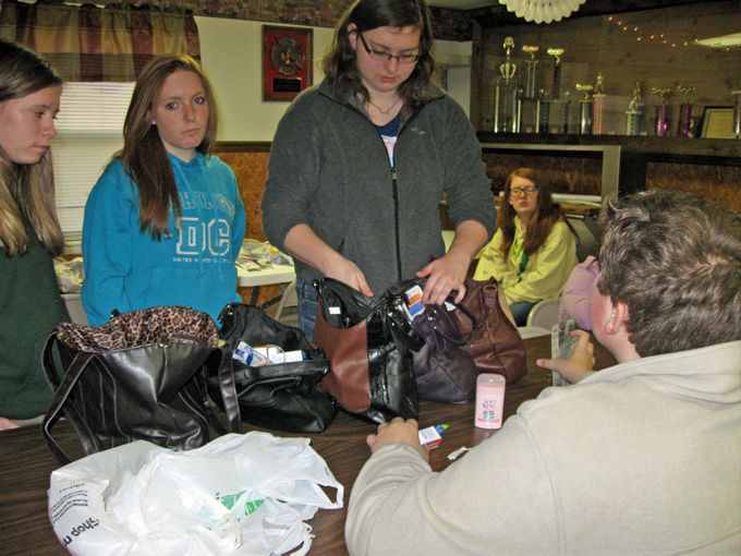 On the Level 4-H club aids crisis center